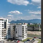 B&v 701 Coresi - Luxury With View Апартаменти