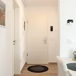 B&v 701 Coresi - Luxury With View Apartment *
